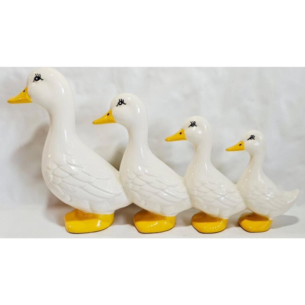 Vintage Flock Of 4 Ducks In A Row Ceramic Figurine Garden Flower Bed Decor